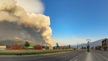 parts-of-popular-tourist-town-‘burned-to-the-ground’-by-wildfires-in-canada:-‘significant-loss’
