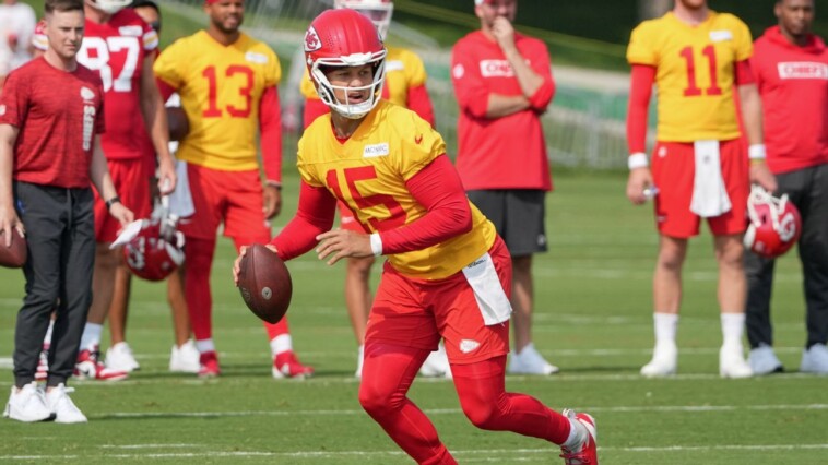 mahomes-says-chiefs-miss-injured-wr-brown