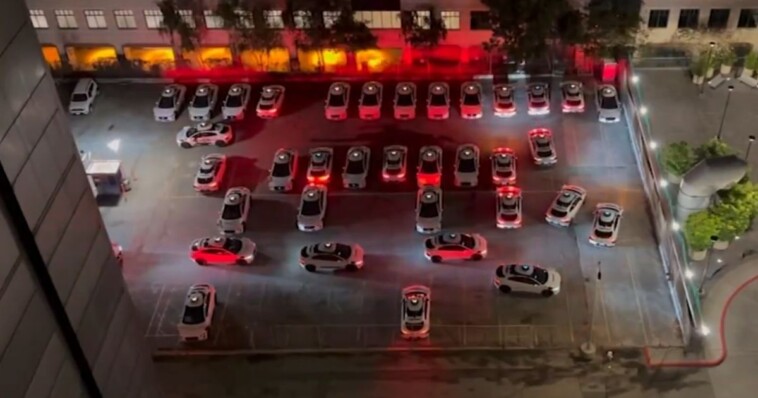 parking-lot-full-of-self-driving-cars-turns-into-nightmare-situation-for-neighbors:-‘absurd’