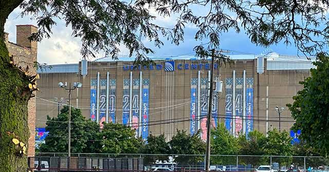 chicago-begins-erecting-miles-of-security-fencing-ahead-of-democrat-convention