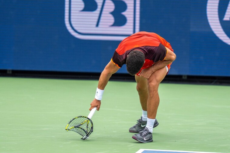 carlos-alcaraz-apologizes-for-smashing-racket-in-cincinnati-open-meltdown