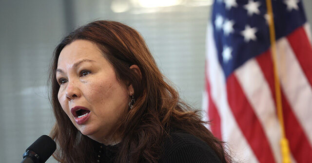 fact-check:-sen.-tammy-duckworth-falsely-claims-tim-walz-is-a-‘retired-command-sergeant-major’