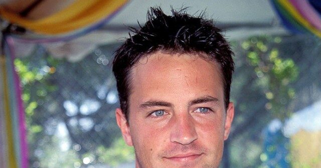 physicians-charged-in-matthew-perry’s-death-can-still-prescribe-medication