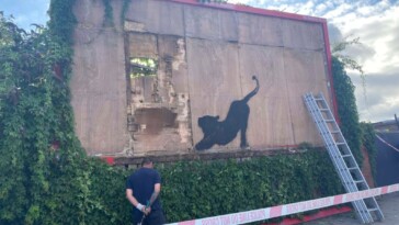 london-zoo-removes-banksy-mural-after-mobbed-by-visitors:-‘banksy-woz-er’