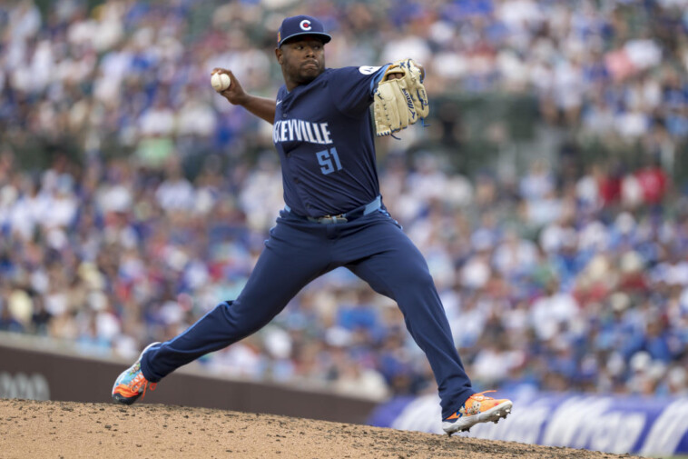 cubs-release-reliever-hector-neris,-avoid-$9m-vesting-option-for-2025