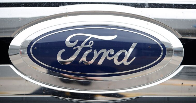 ford-scraps-major-electric-vehicle-plan,-declares-‘we-will-pivot’