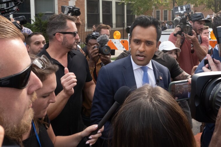 vivek-ramaswamy-swarmed-by-anti-israel-protesters-— and-‘crackhead-barney’-—-just-blocks-from-dnc