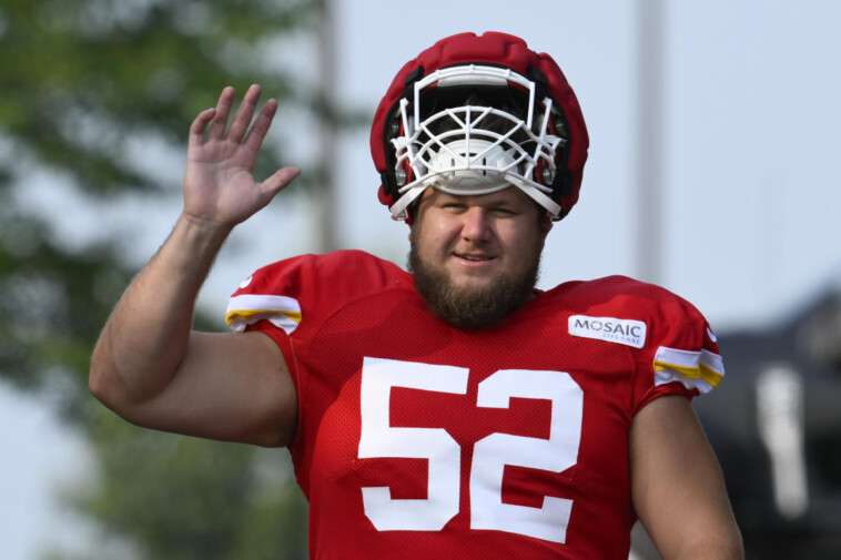 chiefs-to-reportedly-sign-creed-humphrey-to-new-deal-that-makes-him-nfl’s-highest-paid-center