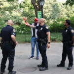 gunman-who-tried-to-rob-victim-in-central-park-returns-phone,-flees