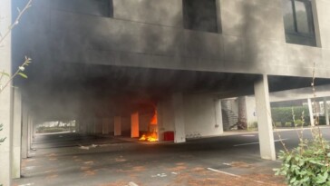 police-officer-injured-after-two-cars-are-lit-on-fire-outside-french-synagogue-in-‘terrorist’-act