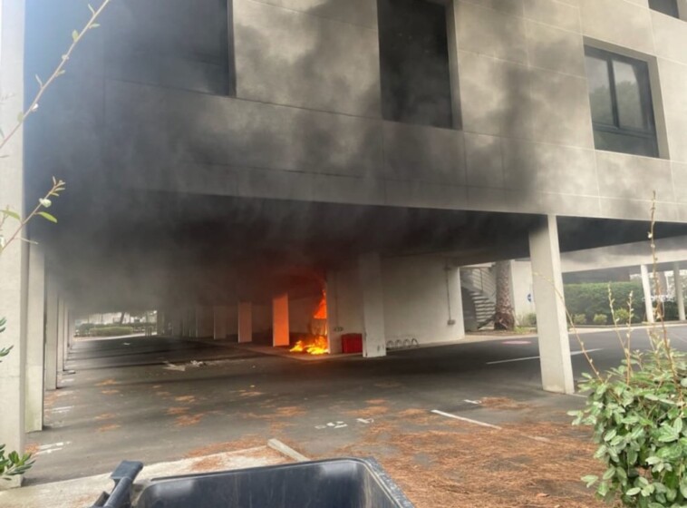 police-officer-injured-after-two-cars-are-lit-on-fire-outside-french-synagogue-in-‘terrorist’-act