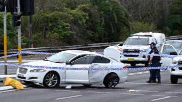 four-people,-including-cop,-injured-during-sydney-stabbing-attack:-police