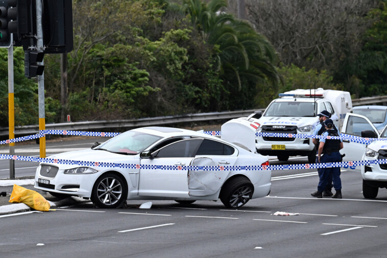 four-people,-including-cop,-injured-during-sydney-stabbing-attack:-police