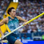 armand-duplantis-breaks-his-own-world-record-in-pole-vault-—-three-weeks-after-setting-it-at-the-olympics