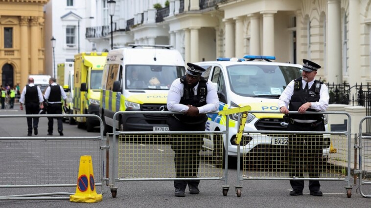 uk-notting-hill-carnival-chaos-leaves-3-people-stabbed,-90-arrested,-15-police-officers-assaulted