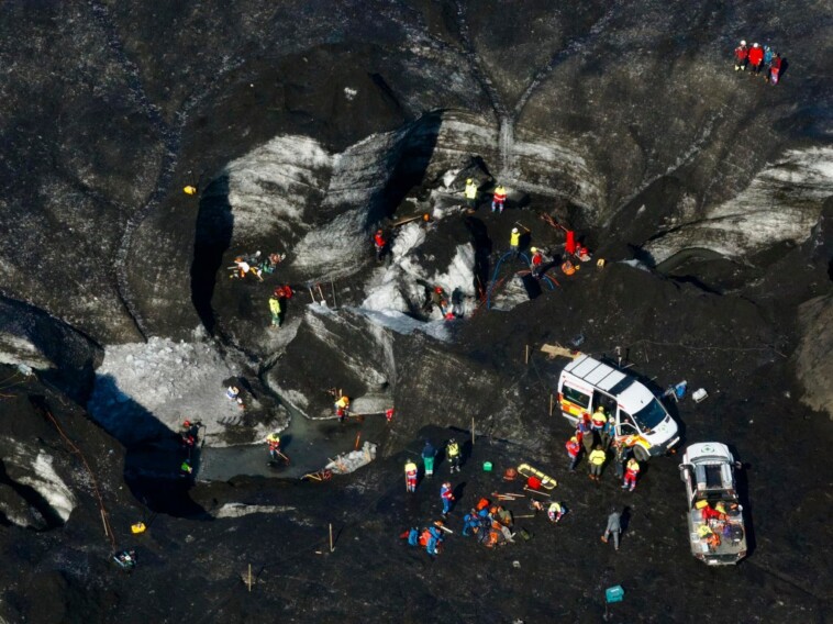 1-tourist-dead,-2-missing-in-iceland-ice-cave-collapse