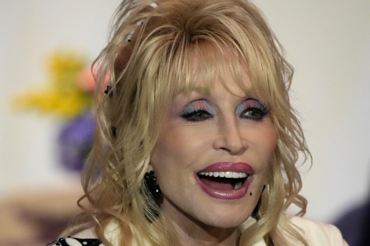 dolly-parton-is-sending-free-books-to-children