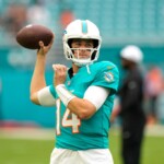 ex-jets-quarterback-mike-white-signs-with-bills-practice-squad-after-dolphins-cut