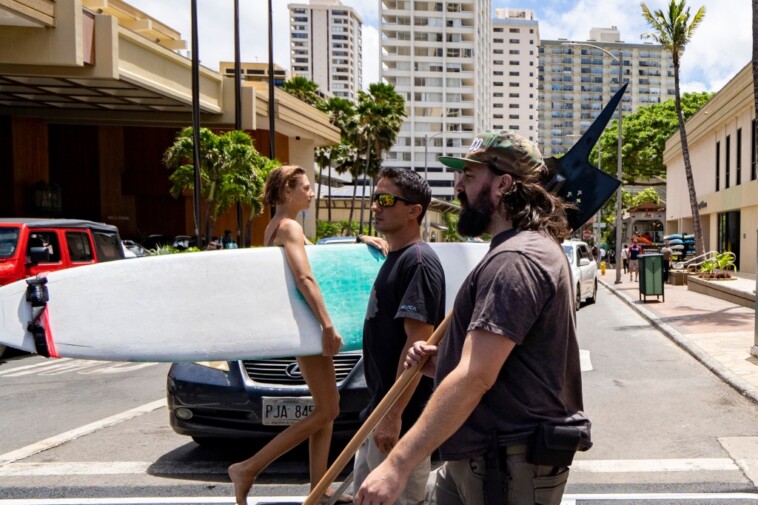 bikinis,-surfboards-and-battle-axes?-hawaii-loosens-weapons-laws