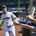 julio-rodriguez-hits-first-home-run-since-july-20-with-two-run-homer-in-mariners’-win-over-the-rays