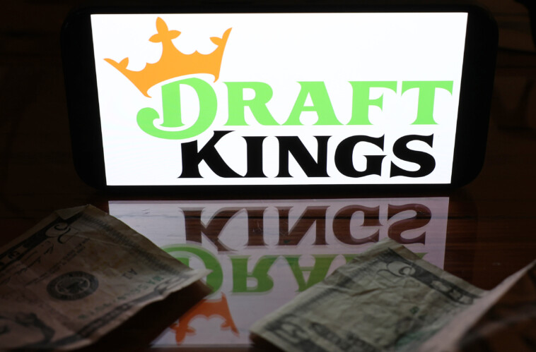 nflpa-sues-draftkings-for-$65-million-in-nft-disaster