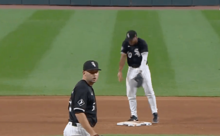 miserable-white-sox-season-hits-new-low-with-painful-mishap,-home-run-robbery