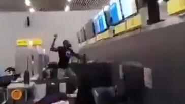 passenger-destroys-american-airlines-counter-with-hammer-after-scammer-sold-him-fake-ticket