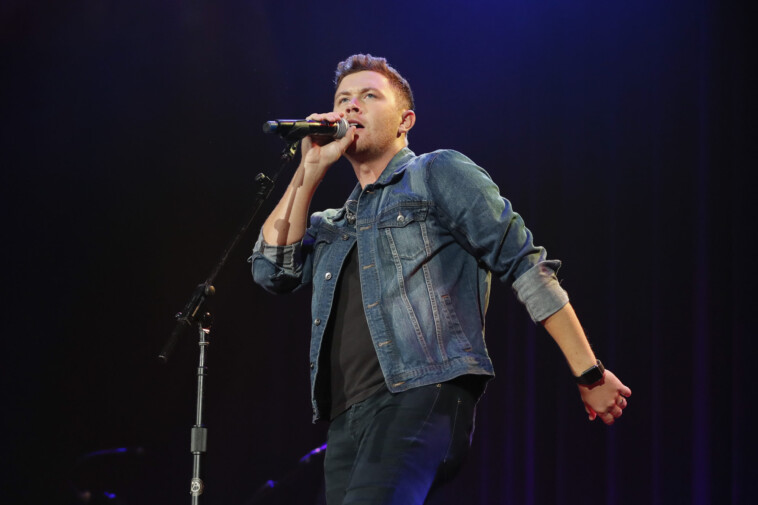 country-music-star-stops-show-over-an-alleged-assault