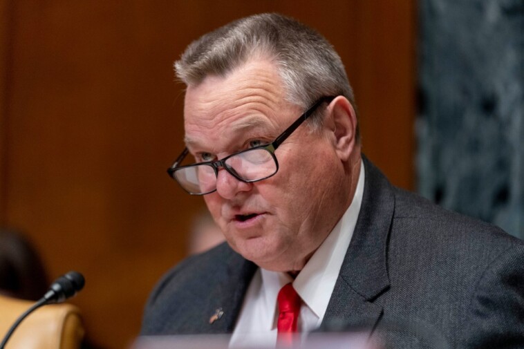 montana-college-students-offered-big-cash-to-endorse-‘nervous’-dem-sen.-jon-tester-who-backed-trans-athletes-competing-against-women