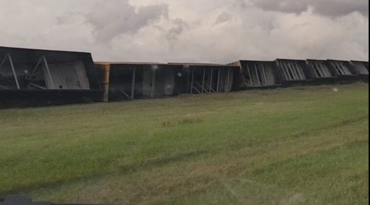 suspected-tornado-derails-43-train-cars-in-us-heartland