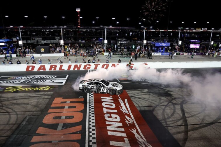 briscoe-wins-at-darlington-to-clinch-playoff-spot