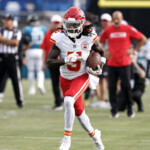 thursday-night-football:-chiefs-wr-hollywood-brown-to-miss-opener-vs.-ravens-with-shoulder-injury