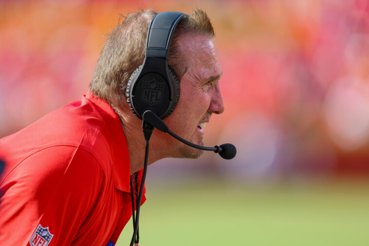 officials-apparently-let-chiefs-coordinator-steve-spagnuolo-call-timeout,-which-isn’t-legal