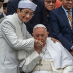 pope-francis-kisses-hand-of-muslim-imam,-declares-all-religions-‘have-a-role-to-play’