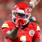 xavier-worthy-scores-twice,-chiefs-hang-on-by-a-toe-for-huge-nfl-opening-win-over-ravens