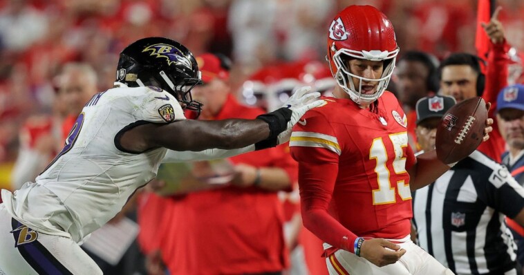 watch:-ravens-star-sends-threat-to-chiefs-te-in-heated-post-game-interview-–-‘better-watch-himself’