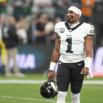 eagles-start-off-season-with-terrible-jalen-hurts-int-and-fumble-on-shotgun-snap