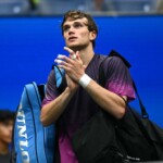 british-tennis-star-jack-draper-vomits-during-dramatic-us-open-semifinal-loss;-jannik-sinner-advances