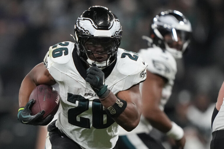 saquon-barkley-has-monster-debut-as-eagles-beat-packers-in-brazil