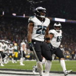 eagles-vs.-packers-score:-saquon-barkley’s-3-touchdown-night-powers-philadelphia-to-win-in-brazil