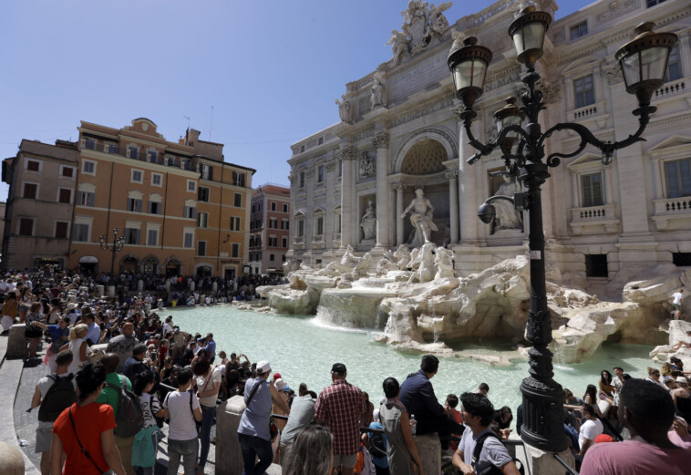 rome-considers-imposing-fee-for-major-tourist-attraction