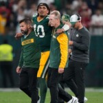 packers’-love-helped-off-after-last-second-injury