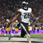 barkley-thrills-eagles,-explodes-for-3-tds-in-debut