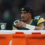 jordan-love-exits-packers-eagles-with-apparent-leg-injury,-will-get-mri-upon-return-to-green-bay