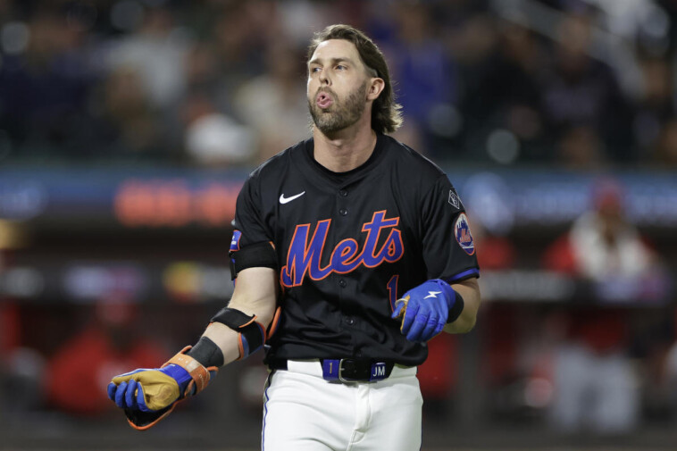 mets-2b-jeff-mcneil-suffers-fractured-wrist,-will-miss-remainder-of-regular-season