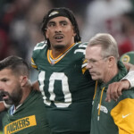 packers-qb-jordan-love-reportedly-suffers-mcl-strain,-avoids-major-season-ending-injury