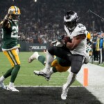 saquon-barkley’s-teammates-were-in-awe-of-his-three-touchdown-eagles-debut