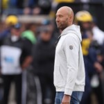 derek-jeter-gave-michigan-football-team-an-inexperienced-locker-room-speech-before-blowout-loss-to-texas