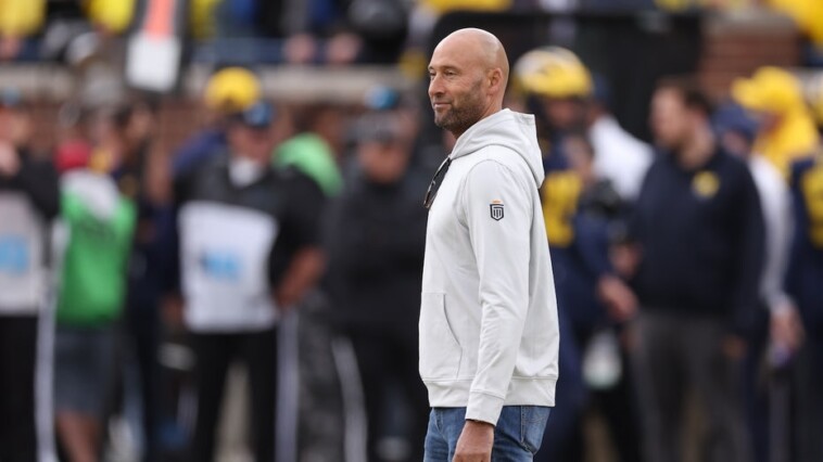 derek-jeter-gave-michigan-football-team-an-inexperienced-locker-room-speech-before-blowout-loss-to-texas