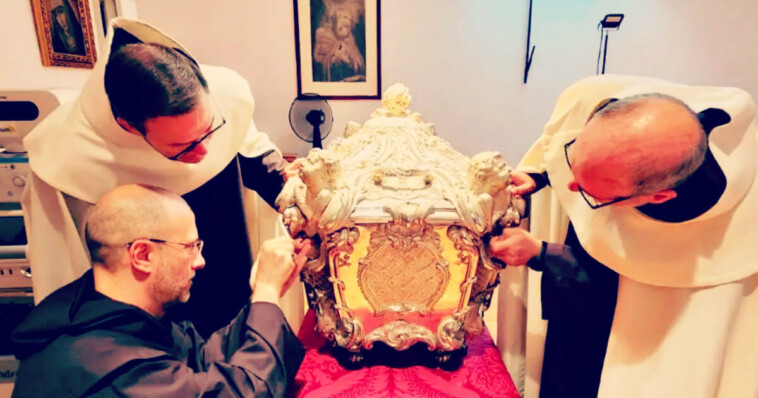 ‘incorruptible’:-saint-teresa-of-avila’s-remains-in-remarkable-condition-after-5-centuries